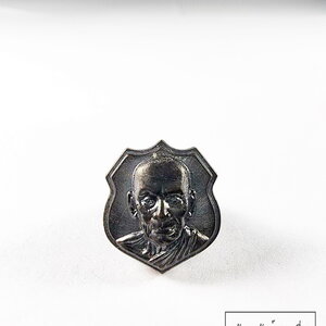 หลวงพ่อพัฒน์ วัดห้วยด้วน โล่หัวแหวน รุ่น วาจาสิทธิ์ ๙๘ นวะโลหะ เลข22 (KP6118)