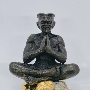 หลวงปู่เปลื้อง วัดพังดาน หุ่นพยนต์ใหญ่ ร่ายมนต์มหาเวทย์มหาชาตรี ฝังตะกรุดคู่ชีวิต KA2439