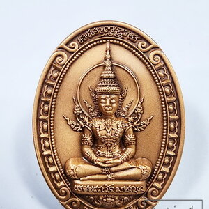 หลวงพ่อพัฒน์ วัดห้วยด้วน พระแก้วมรกต ฉลอง100 ปี ซาติน (KP6674)