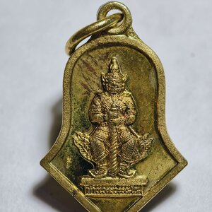หลวงพ่ออิฎฐ์ วัดจุฬามณี เหรียญท้าวเวสสุวรรณ ทราวดีศรีสุพรรณภูมิ พิมพ์จำปีเล็ก ทองทิพย์ AC3431