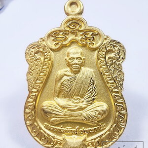 หลวงพ่อพัฒน์ วัดห้วยด้วน สยบไพรีพินาศ ชุบทอง กล่องเดิม (KP6236)