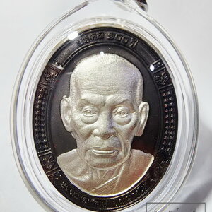 หลวงพ่อพัฒน์ วัดห้วยด้วน เหรียญหน้าใหญ่ มงคล 100ปี แบล็ค ยกหน้ากาก(AB6294)