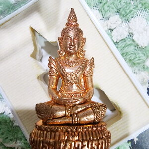 หลวงปู่แสน วัดบ้านหนองจิก 111ปี รูปหล่อ ลอยองค์ พระแก้วมรกต มวลสารเต็ม จัมโบ้ (KP4803)