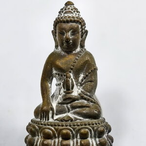 หลวงพ่อหาญ ปัญญาธโร วัดป่าอาเจียง จ.สุรินทร์ พระกริ่งเอราวัณพันล้าน (KA981)