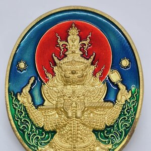 หลวงพ่อพัฒน์ วัดห้วยด้วน ท้าวเวสสุวรรณ รับทรัพย์ ลงยา หลัง พระราหูอมจันทร์ (KA8940)