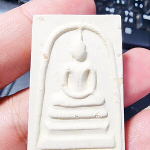 พระสมเด็จ 141ปี วัดระฆังฯ เกศทะลุซุ้ม โรยผงเก่า (AB5294)