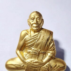 หลวงพ่อเพี้ยน วัดเกริ่นกฐิน รูปเหมือนตัดชิด ฉลองสมณศักดิ์ เนื้อทองไมครอน AC858