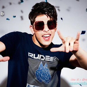 เสื้อยืดแขนสั้น rudedog