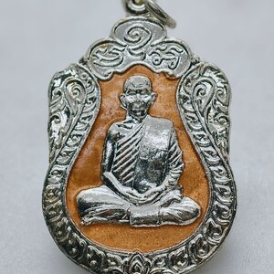 หลวงพ่อพุธ ฐานิโย วัดป่าสาลวัน รุ่น ขุมทรัพย์ ปี 39 ลงยา รุ่นเก่า KA1732