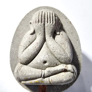 หลวงพ่อพัฒน์ วัดห้วยด้วน พระผงปิดตา รุ่น จัมโบ้3รวยเงินล้าน (KA315)