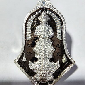 หลวงพ่อพัฒน์ วัดห้วยด้วน ท้าวเวสสุวรรณ มั่งคั่ง ร่ำรวย หลังเสือ เงิน โค้ด ง (AC890)