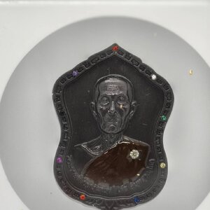 หลวงปู่โต๊ะ วัดประดู่ฉิมพลี หลัง ปิดตาพระภคัมวดี ฝังเพชร AC1236