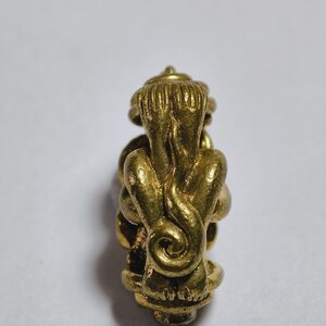 พ่อแก่เจ้าแสง วัดบ้านตรัง ปิดตายันต์ยุ่ง รุ่นแรก กล่องเดิม (AC2311)