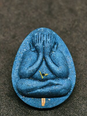 หลวงพ่อพัฒน์ วัดห้วยด้วน พระปิดตาเงินล้าน จัมโบ้ เนื้อโซนน้ำเงิน เลขต้น ฝังตะกรุด AC1072