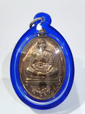 หลวงพ่อคูณ รุ่น อายุยืน เนื้อนวะโลหะ ปี 2553 พร้อมเลี่ยม (AC342)