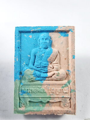 หลวงพ่อพัฒน์ วัดห้วยด้วน นครสวรรค์ พระผงนั่งตั่ง รวยแสนล้าน ยุคแรก (KA449)