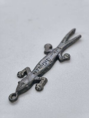 หลวงพ่อเพชร วัดไทรทองพัฒนา จิ้งจก วิเศษ เนื้อสังฆวานร รุ่นแรก KA2728