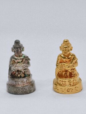 หลวงพ่อสม วัดบ้านด่าน ปราจีนบุรี กุมารทองคู่ เงินทอง รุ่น เจริญทรัพย์ ปี 2556 KA2732