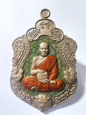 หลวงพ่อพัฒน์ วัดห้วยด้วน พ่อให้รวย พิมพ์จกบาตร ลงยา กล่องเดิม (AC859)