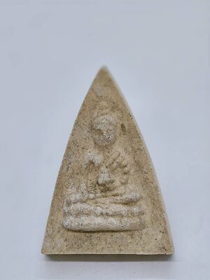 พระพุทโธน้อย สร้างบารมี คุณแม่บุญเรือน โตงบุญเติม วัดสารนารถธรรมาราม เนื้อผงพุทธคุณ ปี2559 ตะกรุดเงิน AC1733