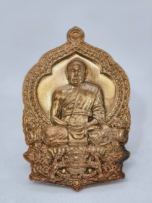 พระมหาสุรศักดิ์ วัดประดู่ สมุทรสงคราม เหรียญนั่งพานสร้างบารมี ปี2564 ปี65 เนื้อนวะโลหะ (KA1231)