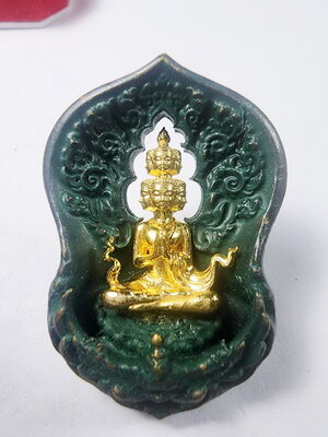 หลวงปู่แสน วัดบ้านหนองจิก จ.ศรีสะเกษ พุทธศิลป์ รุ่น เก้าหน้ามหาเศรษฐี ปฐมอริยะทรัพย์ ประกบ (KA247)