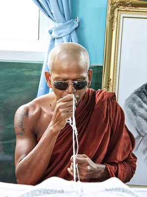 ผ้ายันต์พัดโบก รุ่นแรก หลวงพ่อเหิน ปุญญักเขตโต สำนักสงฆ์เพชรพญาธาร
