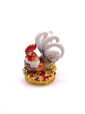 หลวงตาน้อย หลวงปู่ศิลา ไก่ฟ้าพญาเลี้ยง - ไก่ฟ้ามหาเศรษฐี เนื้อมหาชนวน ลงยา สีอีนาเมลหางรุ้ง KM033