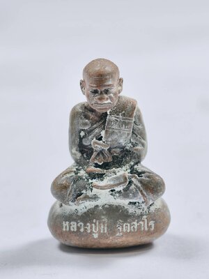 หลวงปู่มี วัดโพนทอง รูปหล่อเบ้าทุบ รุ่นแรก ผสมชนวนเก่าปี 2562 กล่องเดิม KA986