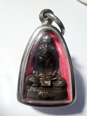 หลวงพ่อเขียน วัดท่าหอย รูปหล่อ ปี2536 พร้อมเลี่ยม (AC846)