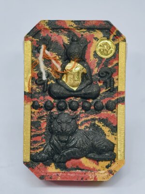 หลวงพ่อประสูติ วัดในเตา สมเด็จเสือนอนกิน พยัคฆ์เศรษฐี ชุดงานมาสเตอร์พีซ หน้ากากทองคำ หมุดนะ ตะกรุดทอง4ดอก KA2892