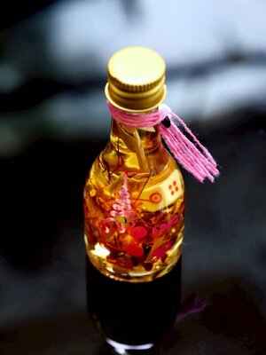 ครูบาแบ่ง วัดบ้านโตนด นครราชสีมา น้ำมันเปิดดวง รุ่น เศรษฐีเงินล้าน