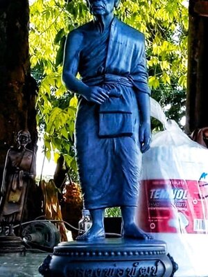 พระบูชายืน หลวงพ่อพัฒน์ ปุญญกาโม วัดห้วยด้วน นครสวรรค์