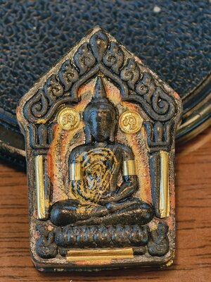 หลวงปู่มหาศิลา สวนสงฆ์แกเปะ ขุนแผน ล้านรวยรวย หลังพระคาถาหัวใจขุนแผน ตะกรุดทอง 8 ดอก พร้อมหมุดโค้ด KA4255