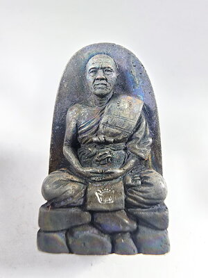 หลวงพ่อทอง วัดบ้านไร่ เหล็กน้ำพี้ รูปเหมือนพิมพ์พระรอด เศรษฐีเงินล้าน (KA441)