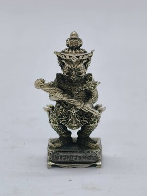 หลวงพ่อพัฒน์ วัดห้วยด้วน จ้าวกุเวรน้อย 3.5 ซม อัลปาก้าซาติน ซุปเปอร์แบล็ค กล่องไม้ (AC1679)