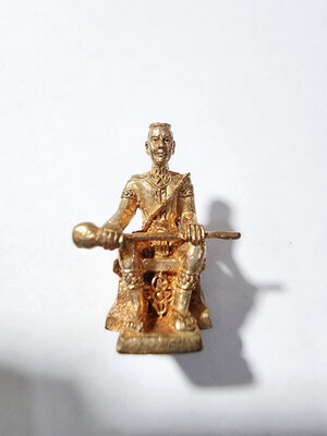 รูปหล่อสมเด็จพระนเรศวรมหาราช รุ่น สก.พระราชทาน ปี 2548 เนื้อโลหะผสม (AC445)