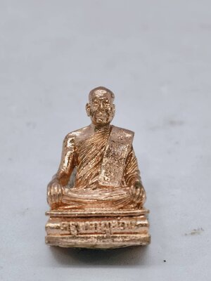 ครูบากฤษณะ วัดป่ามหาวัน รุ่นบูชาครู 2547 ฝังมวลสารและเกศา KA1733