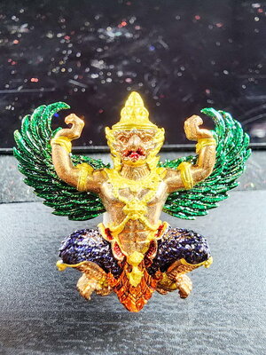 พ่อท่านเขียว วัดห้วยเงาะ พญาครุฑ กิตติคุโณ 90 ลงยา ปีกเขียว กล่องเดิม (KP6036)