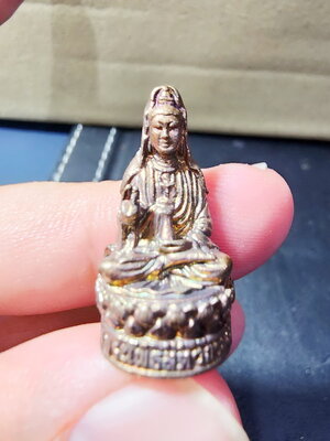 หลวงปู่คีย์ วัดศรีลำยอง เจ้าแม่กวนอิม รุ่น ปลดหนี้ มหาเศรษฐี ปี 2555 เนื้อสัมฤทธิ์ (KP5946)