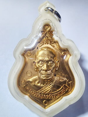 หลวงพ่อพัฒน์ วัดห้วยด้วน กฐิน 65 พิมพ์ยกช่อฟ้า หลังยันนะโมพุทธายะ พัฒน์ รุ่งเรือง พร้อมเลี่ยม (AC224)