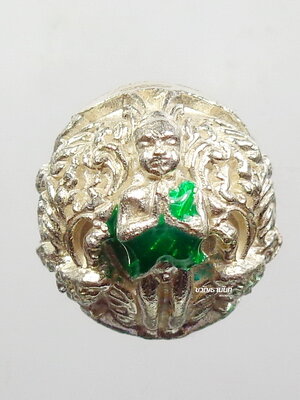 พระแท้ ทั้งร้าน ลูกอมไอ้ไข่ เด็กวัดเจดีย์ รุ่น “รวยบันดาลทรัพย์ ” ลูกนู ป๋อง สุพรรณ การันตี เนื้อเงินลงยา กล่องสวย เดิม