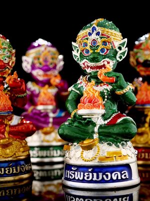 พระครูปลัดธนภัทร วัดธรรมชัยมงคล สี่หูห้าตา รุ่น ทรัพย์มงคล