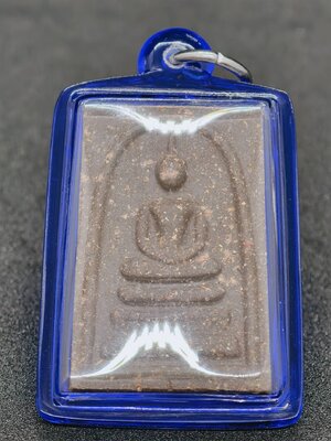 พระอาจารย์สุริยันต์ วัดป่าวังน้ำเย็น พระสมเด็จพิมพ์ใหญ่ รุ่น สุริยันหมื่นล้าน พร้อมเลี่ยม AC1066