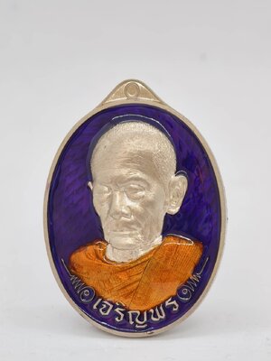 หลวงปู่บุญมา สำนักสงฆ์เขาแก้วทอง เจริญพรล่าง หันข้างยันต์ดวงเลข 3 ลงยา AC1328