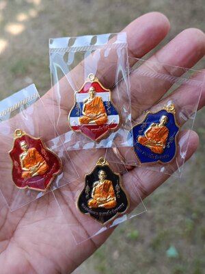 เหรียญอาร์ม สร้างบารมี หลวงพ่อเกาะ วัดท่าสมอ จังหวัดชัยนาท