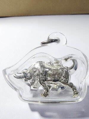 หลวงพ่อพัฒน์ ปุญญกาโม วัดห้วยด้วน จ.นครสวรรค์ วัวธนู บันดาลทรัพย์ (AC982)