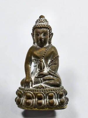 หลวงพ่อหาญ ปัญญาธโร วัดป่าอาเจียง จ.สุรินทร์ พระกริ่งเอราวัณพันล้าน (KA981)