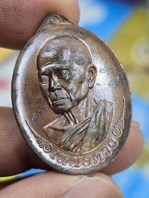 เหรียญพิมพ์หันข้าง รุ่น เหนือดวง หลวงพ่อคูณ ปริสุทโธ วัดบ้านไร่ จังหวัดนครราชสีมา