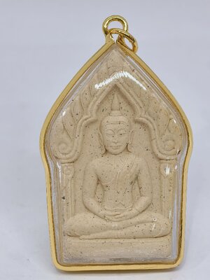 หลวงพ่ออุ้น วัดตาลกง พระขุนแผน รุ่น เพชรยอดขุนพล 2544 KA8473